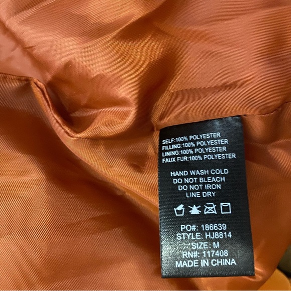 Belted Puffer Jacket Size M - Picture 5 of 13